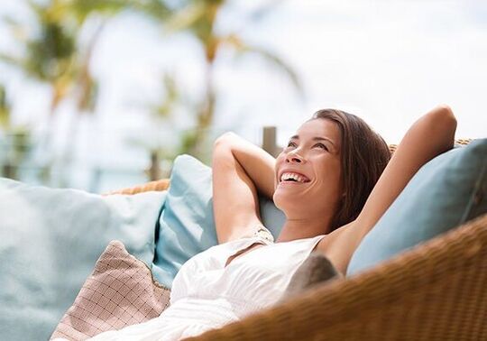 Bild Pareus Resort bietet private Terrassen auf den die Gaeste in Privatsphaere entspannen koennen.