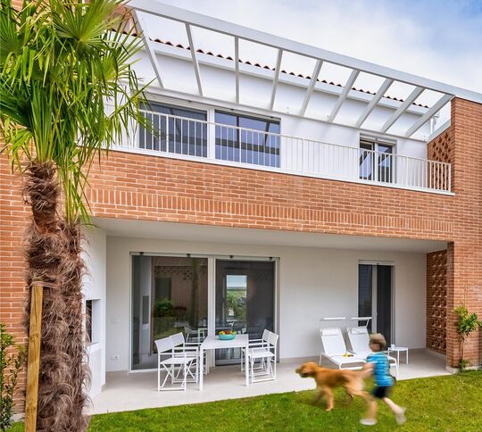 Suite Giardino with dog and child