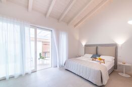 Pareus Beach Resort Doppio Schlafzimmer mit Tablett 2 1350 x 3